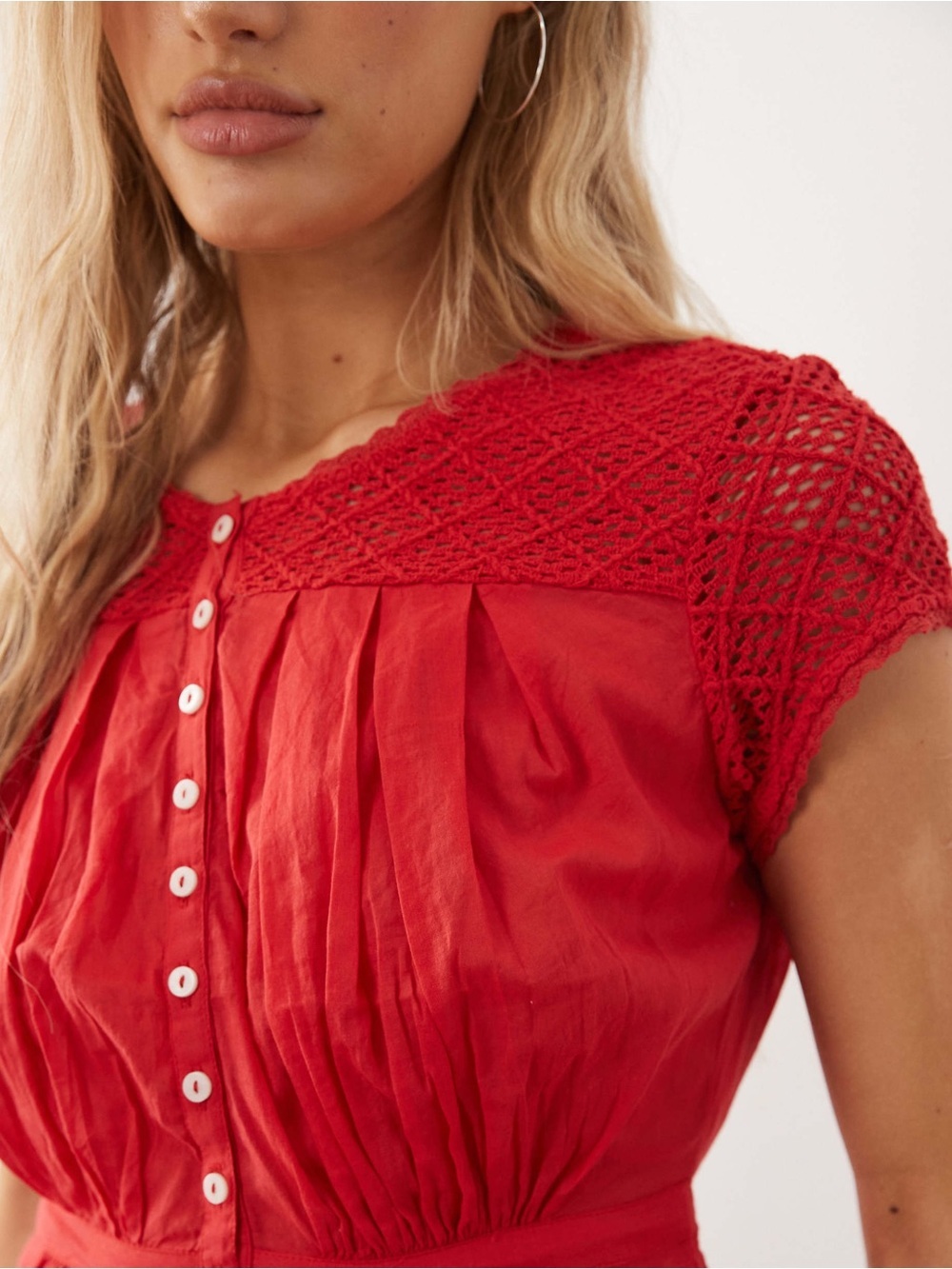 Free People Gemma Embroidered Top crochet w buttons & cap sleeves, sz Xs, nwt❤️